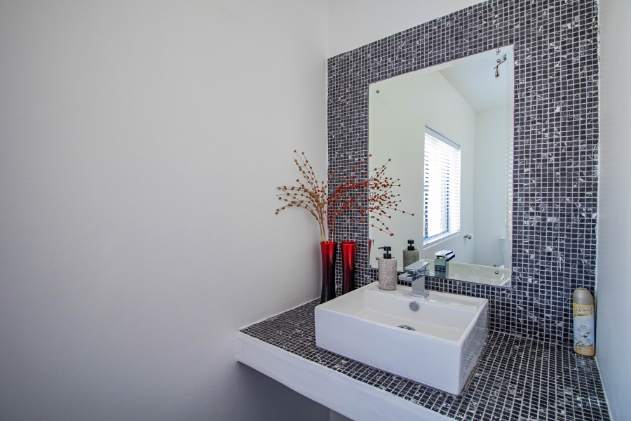 5 Bedroom Property for Sale in Yzerfontein Western Cape